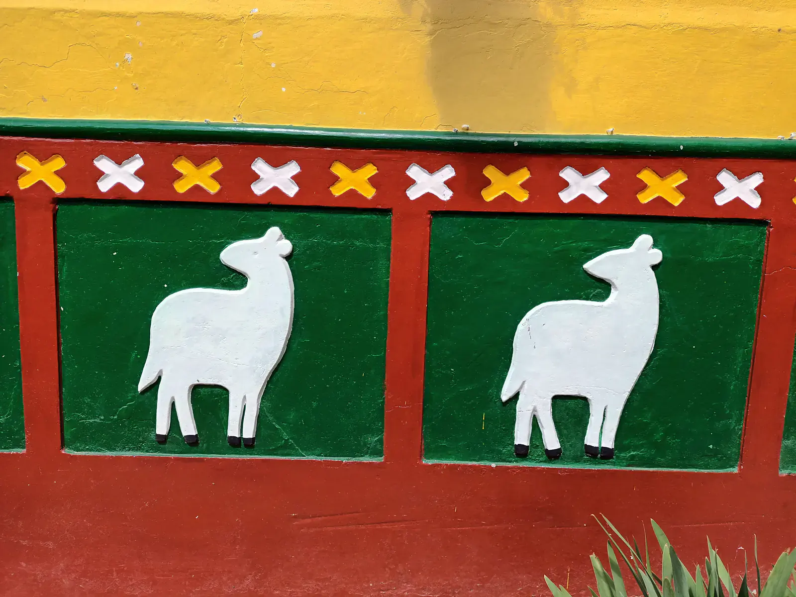 Zócalos y calle colorida de Guatapé